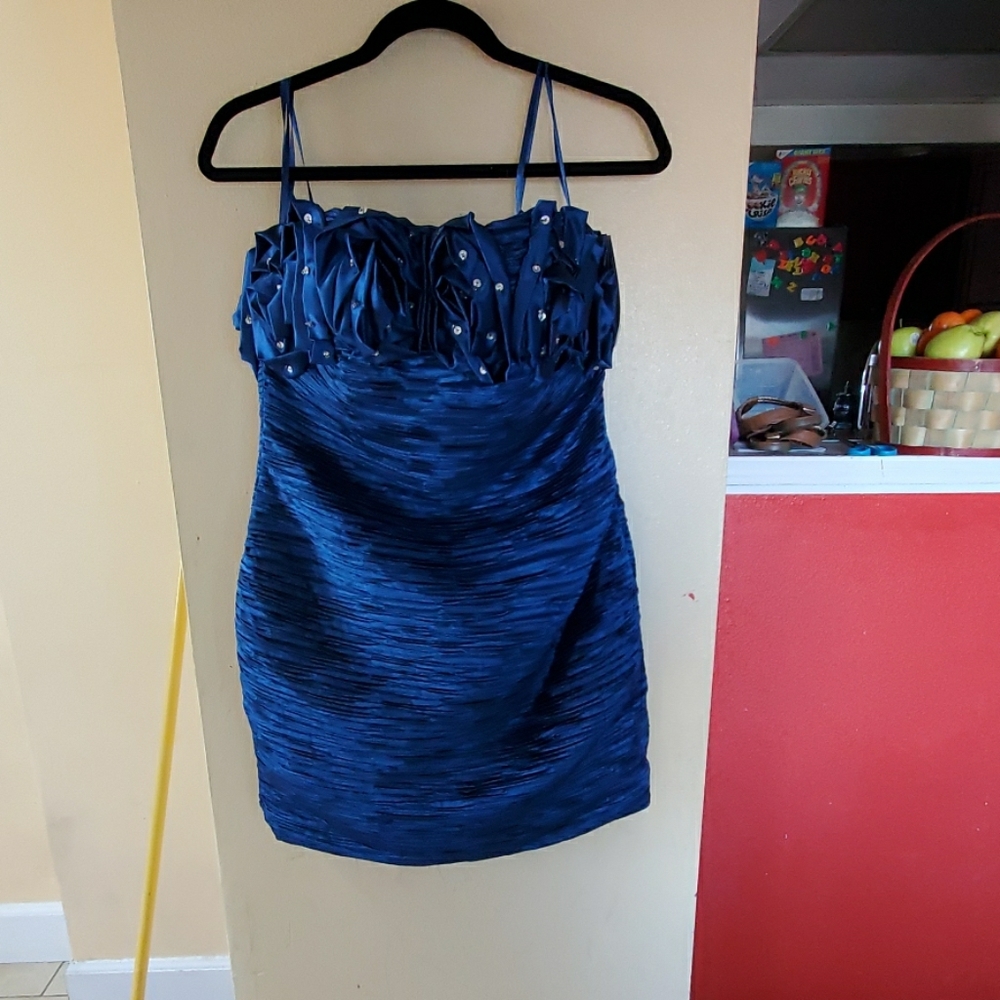 I am selling a navy blue prom dress.